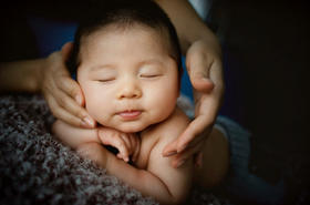 Masaż odstresowuje dziecko, pomaga mu zasnąć, buduje bliskość! Kilka słów o cudzie dotyku