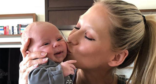 Anna Kournikova pokazała CIĄŻOWY BRZUCH i afera gotowa! Takich zarzutów się nie spodziewała...