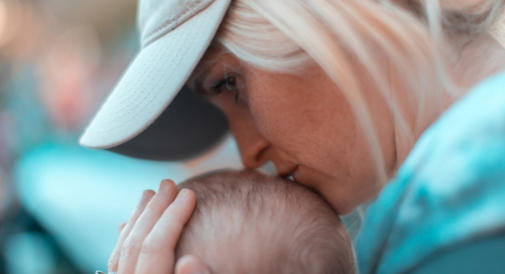 Mamy chłopców częściej zapadają na depresję poporodową. Angielscy badacze próbują wyjaśnić, dlaczego