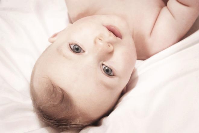 Ulewanie u noworodka – jak sobie z nim radzić?