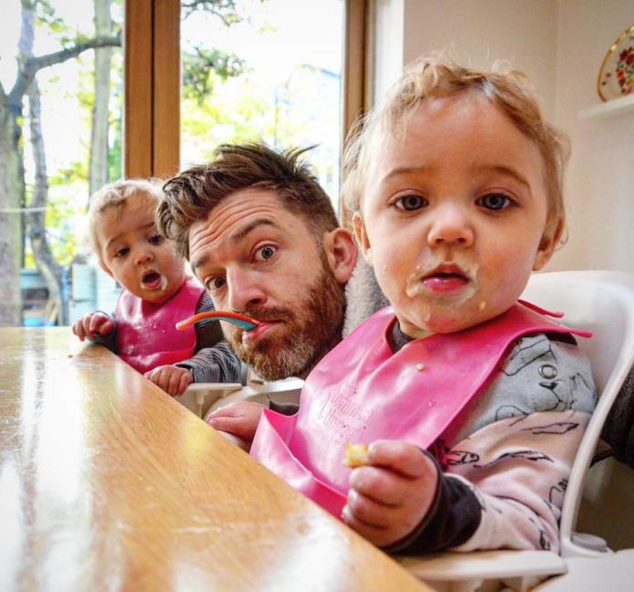 Ten SUPER TATA pokazuje na Instagramie, jak wygląda życie z 4 córkami. Efekty są przezabawne!