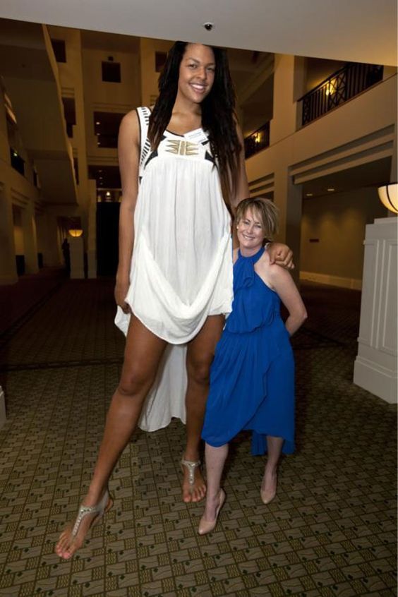 Myślisz, że jesteś wysoka? To popatrz na nie! Oto najwyższe dziewczyny na świecie