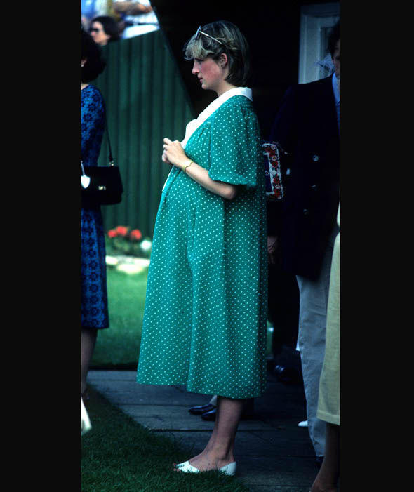 Szokujące tajemnice księżnej Diany: RZUCIŁA SIĘ ze schodów w 4 miesiącu ciąży...
