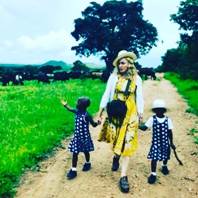 Madonna adoptowała bliźniaczki z Malawi! Pokazała zdjęcie. Będzie mieć SZEŚCIORO dzieci!