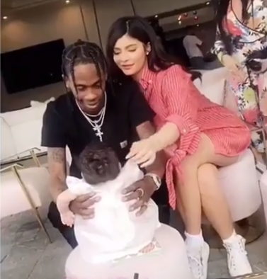 Kylie Jenner bez makijażu przytula Stormi i... tego się nie spodziewacie!