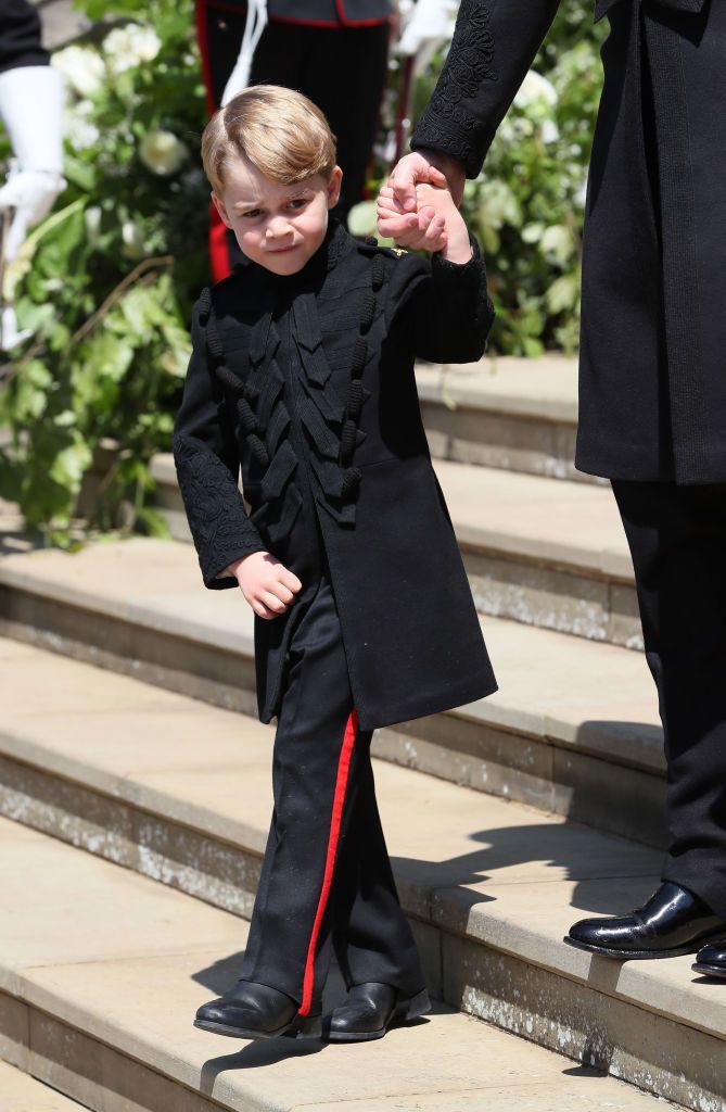 Mała Charlotte i uroczy George w drodze na ślub wujka Harry'ego [DUŻO ZDJĘĆ]