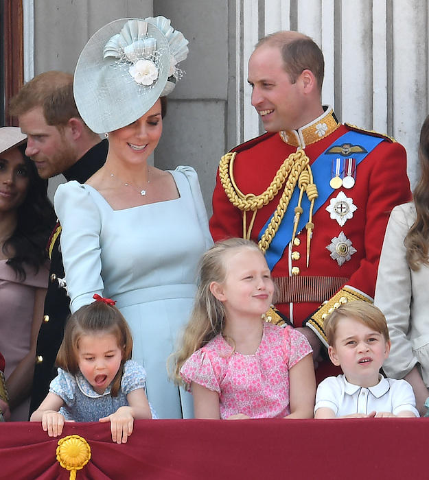 Wypadek księżniczki Charlotte na balkonie Pałacu Buckingham. Gdyby nie Kate...