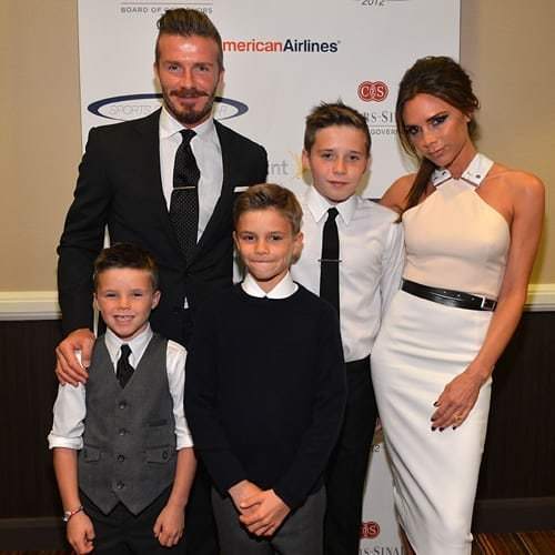 David Beckham świętuje z dziećmi Dzień Ojca. Fani: "Z ojcem przynajmniej wyglądają na szczęśliwe, uśmiechnięte i naturalne; z Victorią - nie"