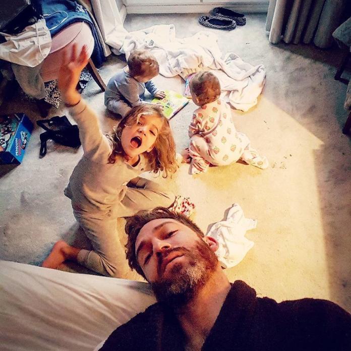 Ten SUPER TATA pokazuje na Instagramie, jak wygląda życie z 4 córkami. Efekty są przezabawne!