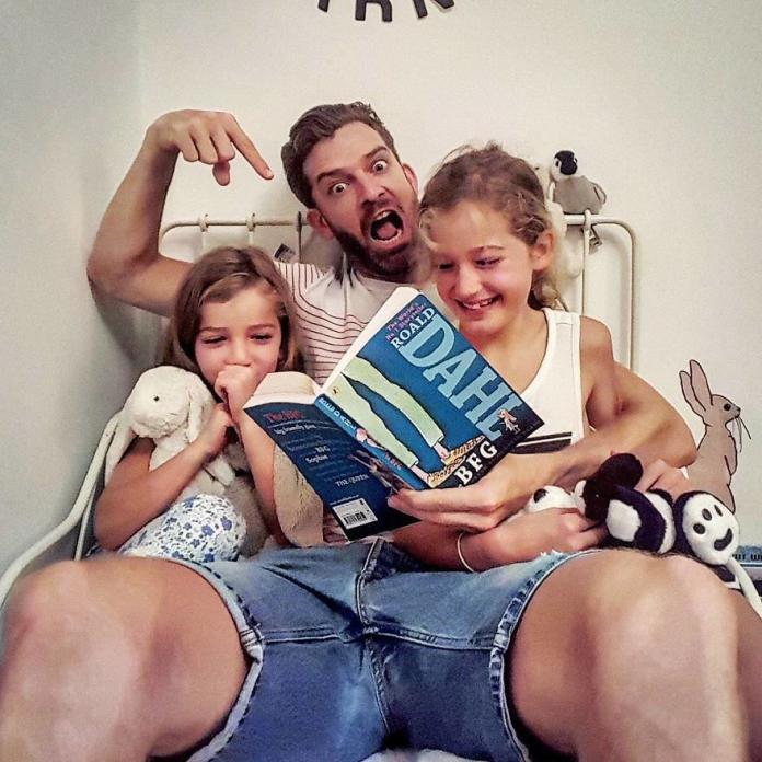 Ten SUPER TATA pokazuje na Instagramie, jak wygląda życie z 4 córkami. Efekty są przezabawne!