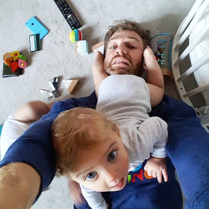 Ten SUPER TATA pokazuje na Instagramie, jak wygląda życie z 4 córkami. Efekty są przezabawne!