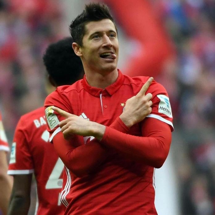 Robert Lewandowski chwali się ORYGINALNYM PREZENTEM dla Klary. Ale urocze!