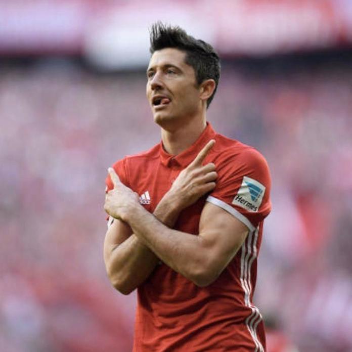 Robert Lewandowski chwali się ORYGINALNYM PREZENTEM dla Klary. Ale urocze!