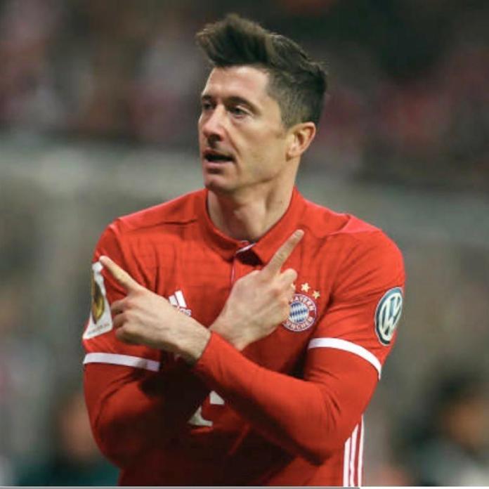 Robert Lewandowski chwali się ORYGINALNYM PREZENTEM dla Klary. Ale urocze!