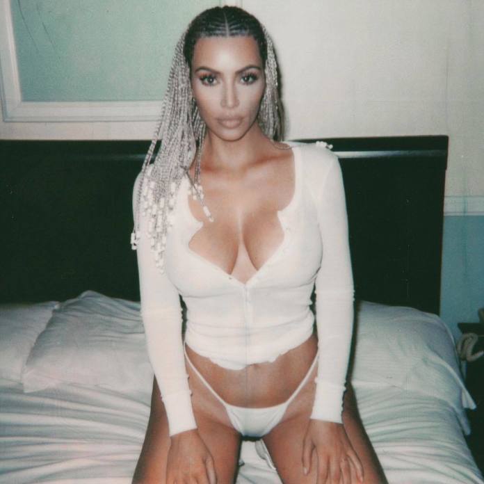 Kim Kardashian pozuje TOPLESS. Zdjęcie zrobiła... 4-letnia North!