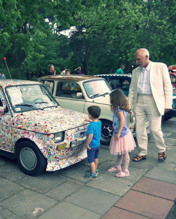 Znany, 74-letni ojciec pokazuje 6-letnią córkę i 4-letniego syna. Wiedzieliście, że ma tak małe dzieci?