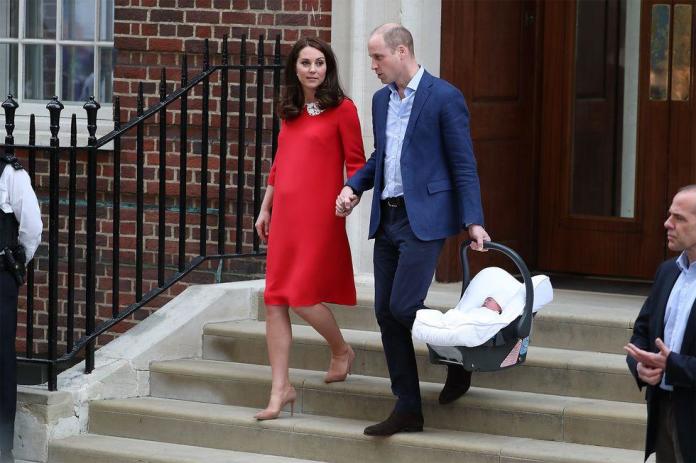 Royal Baby już na świecie! Wiemy, O CZYM ROZMAWIALI William i Kate po wyjściu ze szpitala