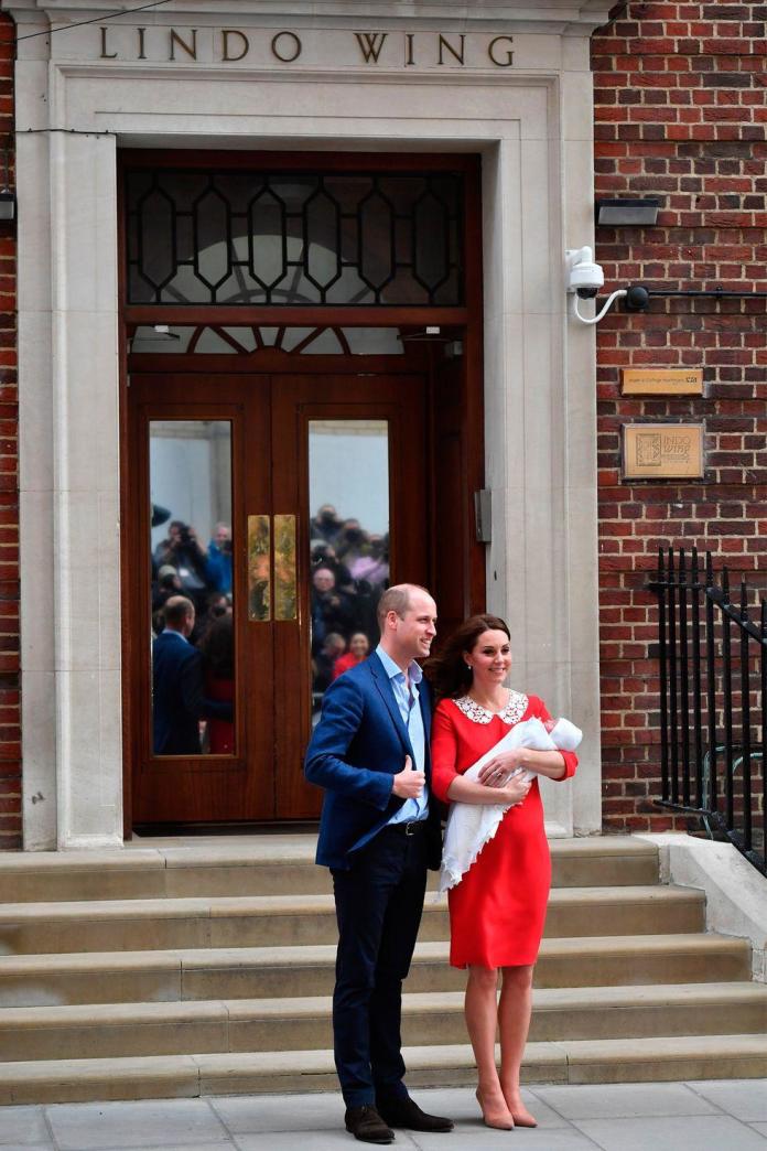 Royal Baby już na świecie! Wiemy, O CZYM ROZMAWIALI William i Kate po wyjściu ze szpitala