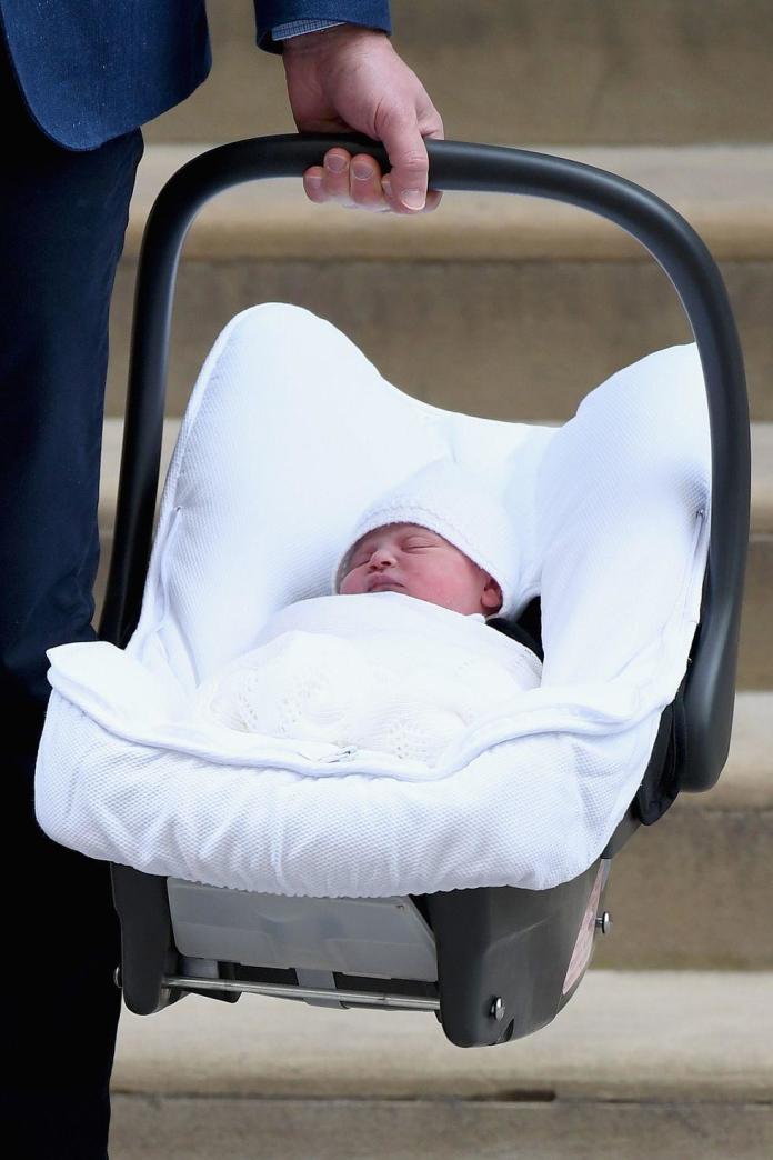 Royal Baby już na świecie! Wiemy, O CZYM ROZMAWIALI William i Kate po wyjściu ze szpitala