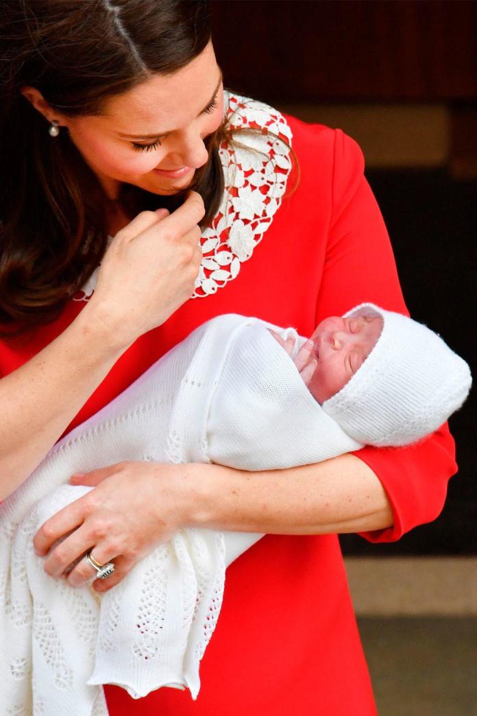 Royal Baby już na świecie! Wiemy, O CZYM ROZMAWIALI William i Kate po wyjściu ze szpitala