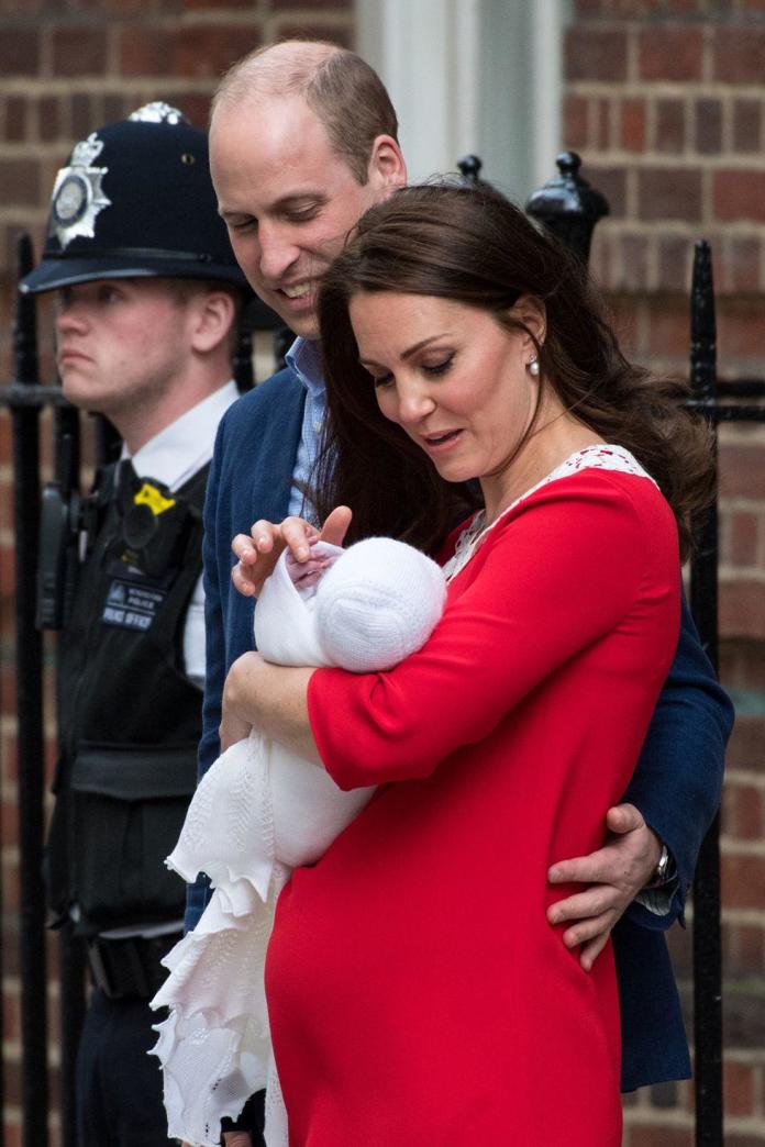 Royal Baby już na świecie! Wiemy, O CZYM ROZMAWIALI William i Kate po wyjściu ze szpitala