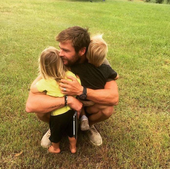 Chris Hemsworth to IDEAŁ OJCA! Te zdjęcia aktora i jego dzieci was rozczulą