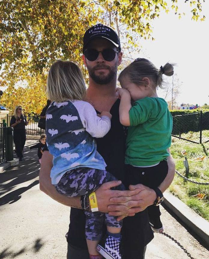 Chris Hemsworth to IDEAŁ OJCA! Te zdjęcia aktora i jego dzieci was rozczulą