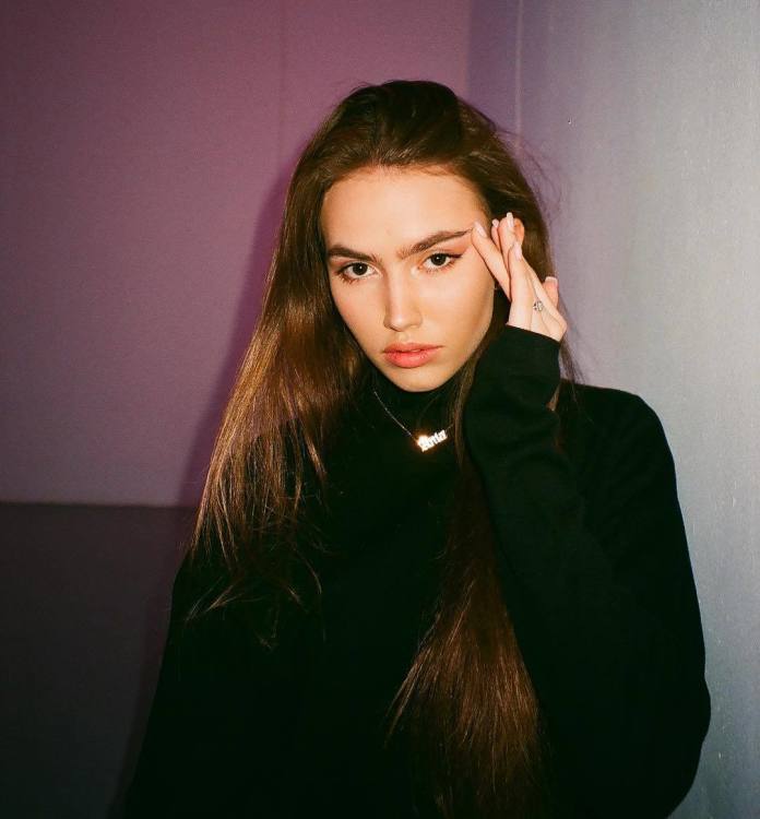 17-letnia córka Hanny Lis pozuje na Instagramie. Zrobi karierę w show-biznesie?