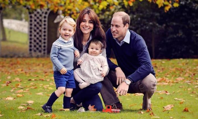 Kate Middleton na spacerze z Louisem i Charlotte w Kensington Gardens. Jak wygląda "po godzinach"?