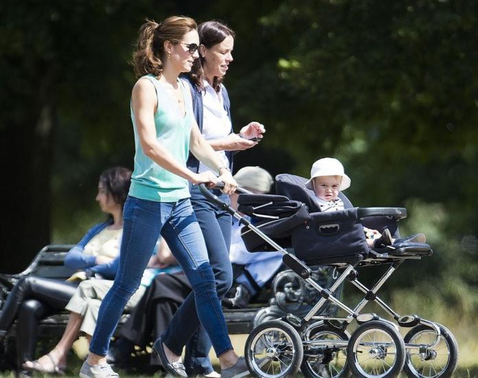 Zasady w domu Kate i Williama: książę Louis jeździ w... używanym wózku