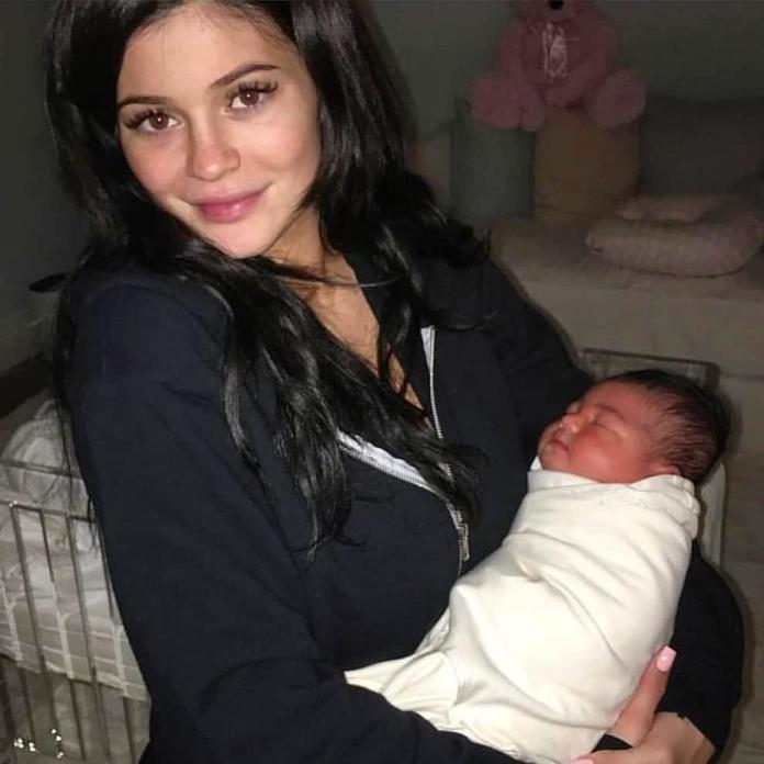 Kylie Jenner pokazała NOWE zdjęcia swojej córeczki! Zobaczcie, jaka jest SŁODKA!!!