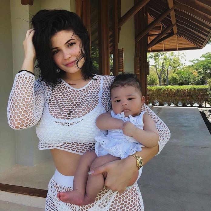 Kylie Jenner pokazała NOWE zdjęcia swojej córeczki! Zobaczcie, jaka jest SŁODKA!!!