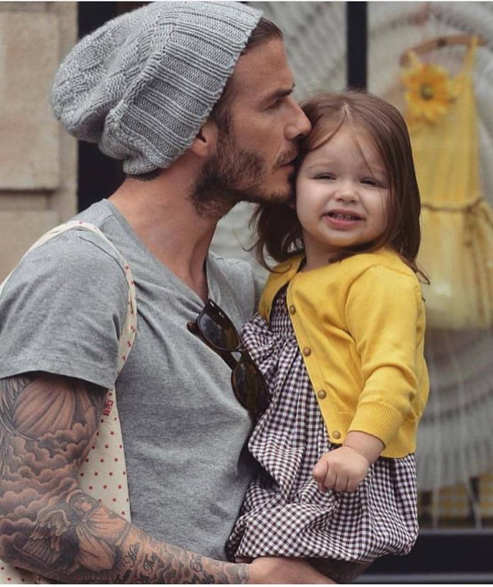 Harper Beckham nosi BOBA i buty na OBCASACH! Żywa KOPIA mamy!