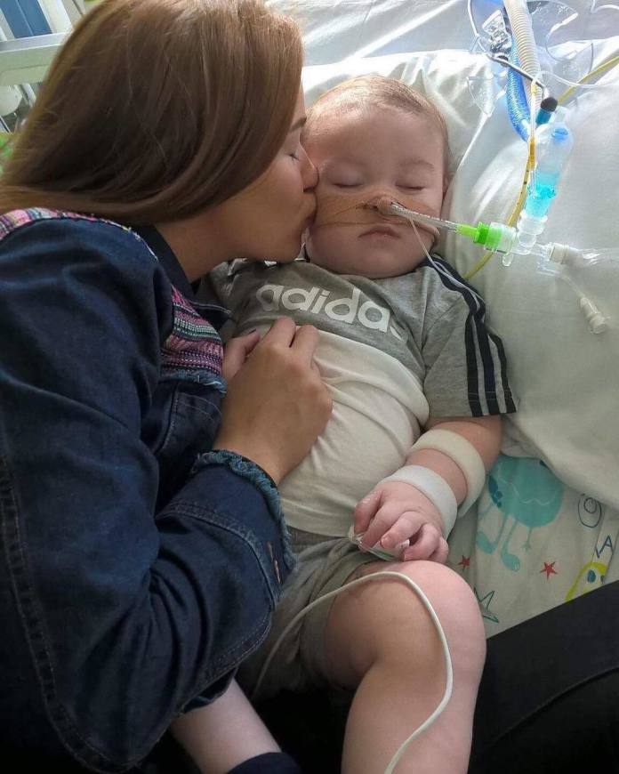 Tragicznie zmarły ALFIE Evans ma BRACISZKA. Czy mały Tom także będzie CHORY?