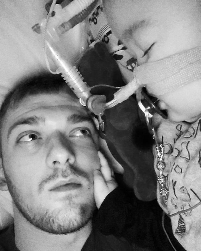 Tragicznie zmarły ALFIE Evans ma BRACISZKA. Czy mały Tom także będzie CHORY?