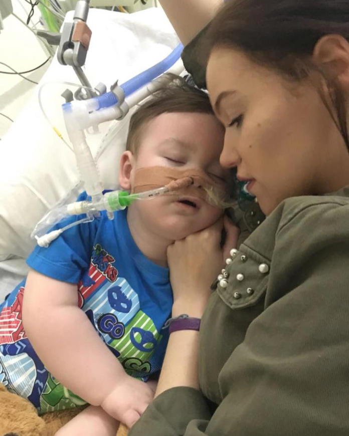 Tragicznie zmarły ALFIE Evans ma BRACISZKA. Czy mały Tom także będzie CHORY?