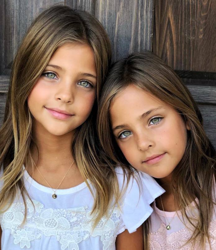 Okrzyknięto je „najpiękniejszymi bliźniaczkami na świecie”. Teraz robią karierę w świecie mody!