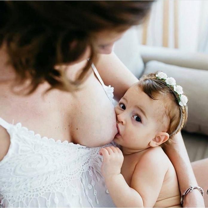 Publikują zdjęcia, na których publicznie karmią dzieci piersią. Nie wszyscy rozumieją ten trend z Instagrama
