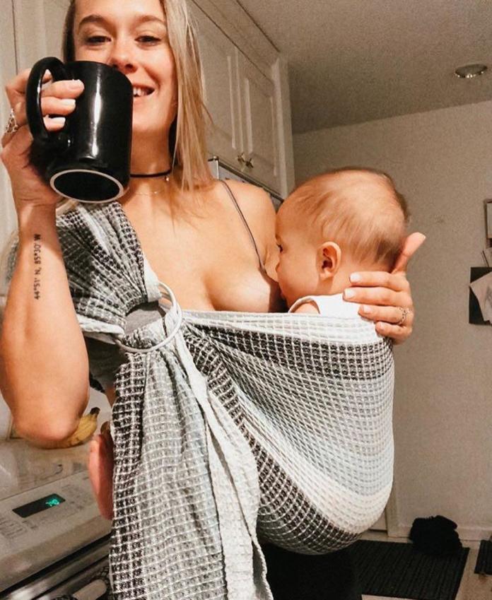 Publikują zdjęcia, na których publicznie karmią dzieci piersią. Nie wszyscy rozumieją ten trend z Instagrama
