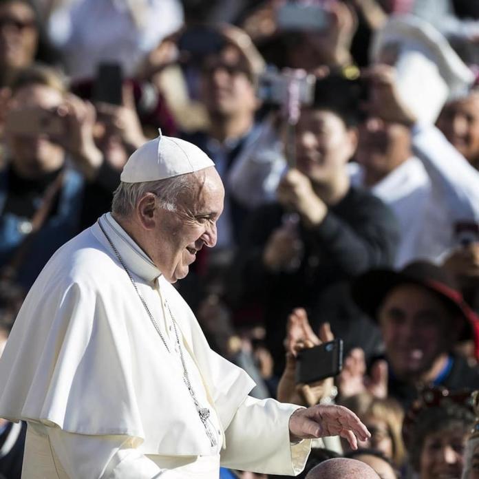 5-letni chłopiec podbił serca internautów. Wzruszające zachowanie papieża Franciszka