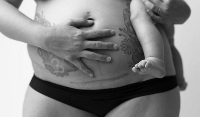 Postanowiła pokazać niefiltrowaną stronę macierzyństwa - pomaga kobietom pokochać siebie po ciąży