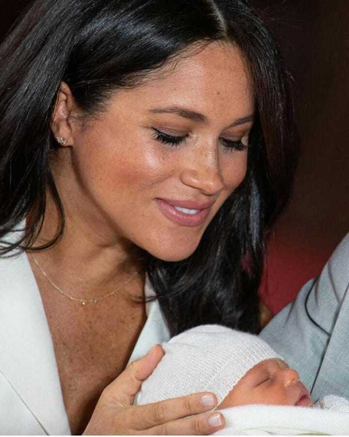 Tego jeszcze nie było: zdjęcie Harry'ego z Meghan z porodówki! Internet OSZALAŁ na punkcie tego zdjęcia