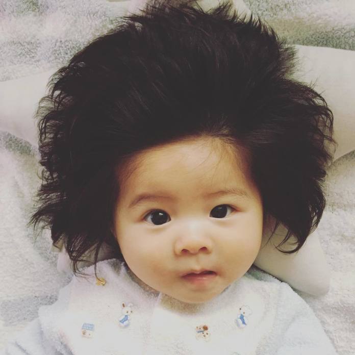 Dzięki tej fryzurze o małej Japonce usłyszał świat. A jak wygląda rok później?