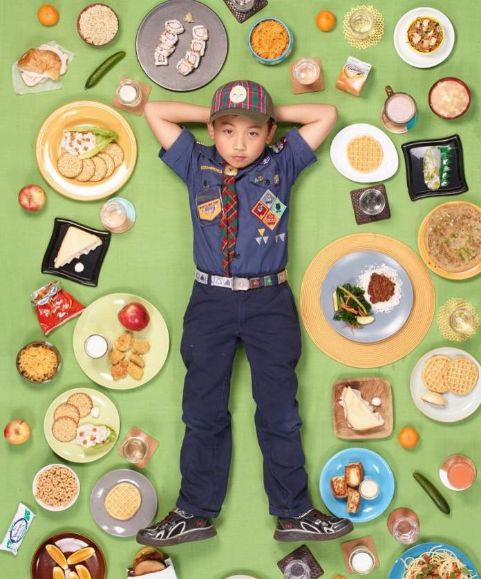Ten fotograf pokazał, czym żywią się dzieci z całego świata. Dieta zamożniejszych krajów nie zawsze wygląda lepiej