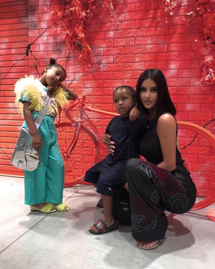 North West w Japonii zadała szyku, a jej mama Kim Kardashian nie posiada się z dumy!